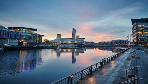 Large Home Salford -Free Parking - Foto 4