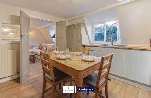 Spacestation Four 4 Bedroom Serviced Apartment By AltoLuxoExperience Short Lets & Serviced Accommodation With Free Wifi - Foto 9