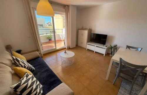 South facing 1 bed apartment, near beach - Photo 18