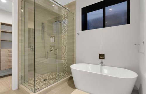 4BR 4BA Modern Lakefront Lodge - Foto 30