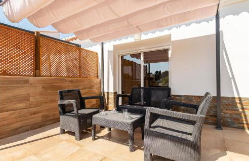 Gorgeous Home In Mezquitilla With Wifi - Photo 13