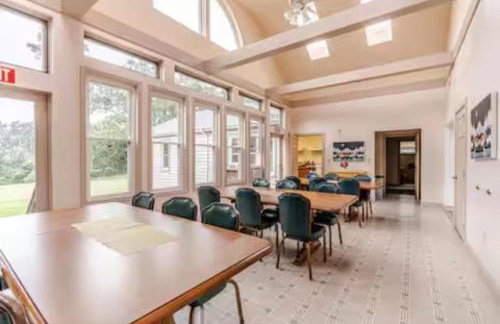 Sprawling 9 BR Mountaintop Oasis with BlueRidge Views - Foto 16