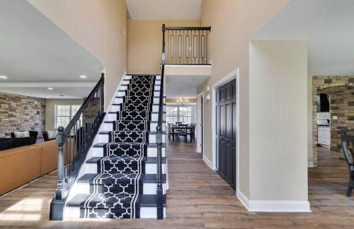 Luxe Lrg Pocono House for 18 Hot Tub/Gameroom/Pool - Foto 66