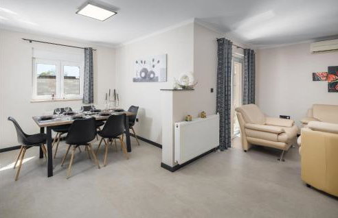 Three-Bedroom Holiday Home In Porec - Foto 2