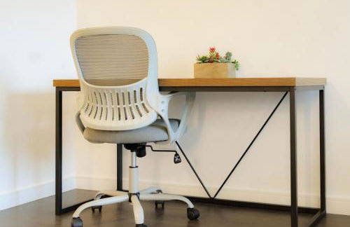 Above The Roots - Sophisticated 1BD Retreat - Photo 41