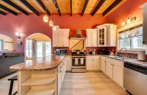 Peaceful Stark Cottage with Deck on South Ponds! - Foto 13