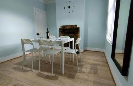 Comfortable Home Away From Home - Photo 19