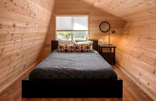 Incredible Sunset at Beachfront Glamping Cabin on Private, Herron Island with Fire Pit and Kayaking near Olympia, Washington - Foto 19