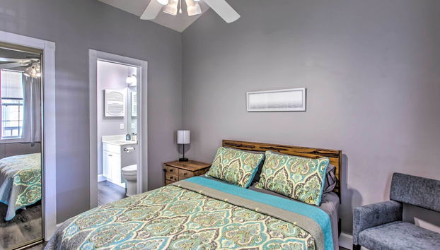 Condo w/ Pool & Golf Course View, < 2 Mi to Beach - Foto 2, Interior