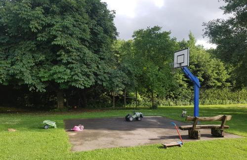 Gemütliches Ferienhaus in der Eifel mit Pool, Tennisplatz, Minigolf und nahem See - Foto 26