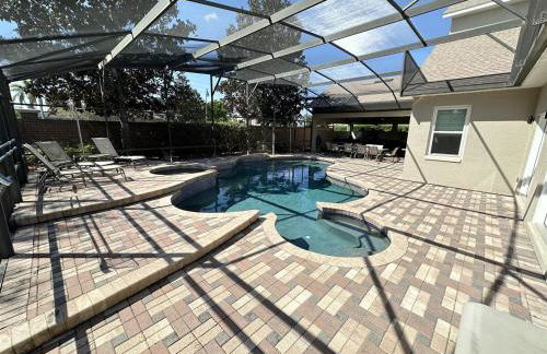 Luxurious Getaway Pool Hot Tub Theater Gym Outdoor Kitchen BBQ 2 Miles to Disney - Foto 1