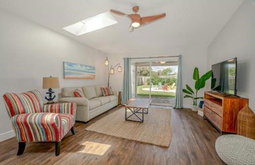 Dog Friendly Home wPrivate Fenced Yard, Garage & Fire Pit STEPS to the Beach! - Foto 10