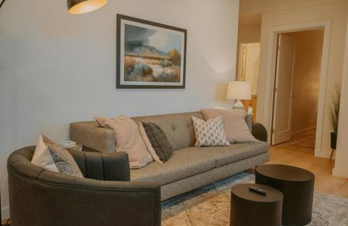 Sage Suite at ArnoTriplex! Private Hot Tub-Close to Downtown-Pet Friendly-No Pet Fee! - Photo 12