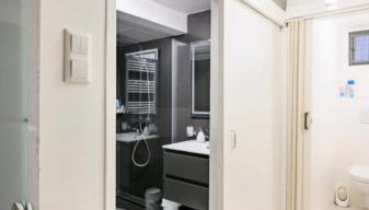 Günstiges grünes Ferienzimmer mit separater moderner Dusche - Foto 3