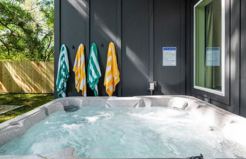 New-Dog Friendly,Hot Tub, Fire-pit, 1 mile to DTWN - Foto 7