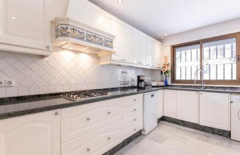 Lilia Barajas - Photo 8