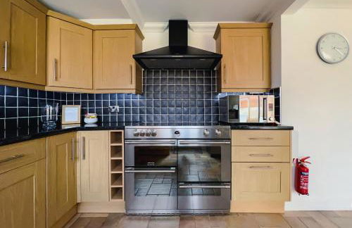 Bright & Cosy - Jacuzzi - Log Burner - King Beds - Foto 5