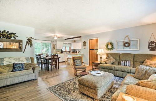 Higgins Lake Getaway with Fire Pit, Walk to Beach! - Foto 6
