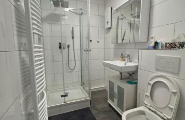 Modernes Zimmer am Campus 3 mit Gemeinschaftsbad - Foto 2