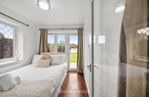 Spacious 6BR - City Hub & Parking - Sleeps 13 - Photo 23