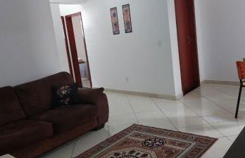 Dois quartos Cozinha completa Wi Fi Self check in com senha Central e perto de tudo a 4,4Km da Rodoviária e 15,4 km do Aeroporto Apartamentos 102 e 302 - Foto 3