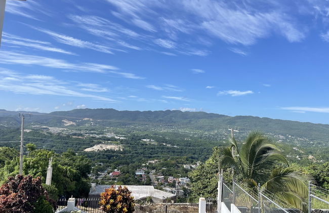 Skyline Suites, Breathtaking Mountains & City View 1 Bedroom Apts by RedAwning - Foto 15