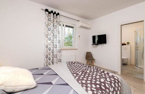 Charmante Villa mit privatem Pool, Klima, Sonnenliegen, Terrasse und Grill - Foto 30