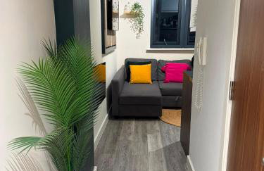 #115 ModernCity Escape Central Apartment- 10 mins to Royal Albert Dock Liverpool- Sleeps 4 - "Perfect for contractors and Families " - Foto 6