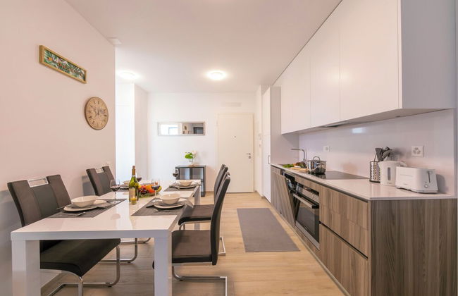 Charming Home - Photo 5