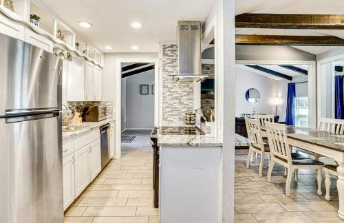 Pool, Game Room, Fast WiFi, 25 mile biking trail - Foto 7