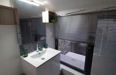 Un nid sur les toits avec terrasse - Photo 15