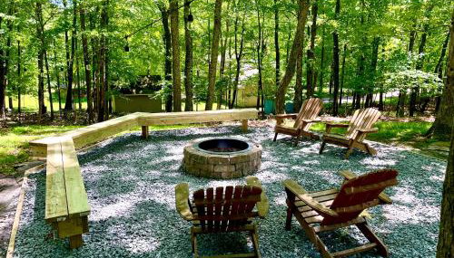 AMAZING Home with PRIVATE POOL, GAME ROOM & FIRE PIT! - Foto 3