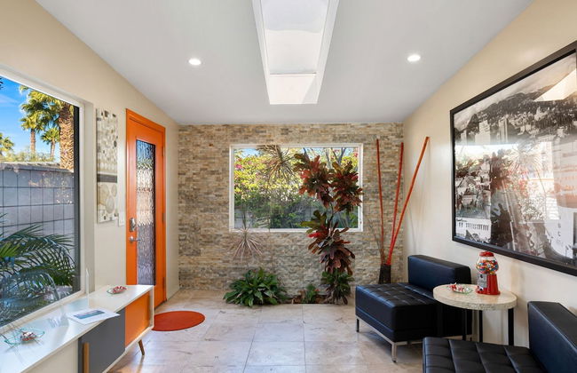 The Palms- Pool Jacuzzi and Pet Friendly - Photo 20