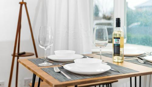 3 Bedroom House - Garden - Parking - Interior Designed - Netflix - Wifi - 52H - Foto 4