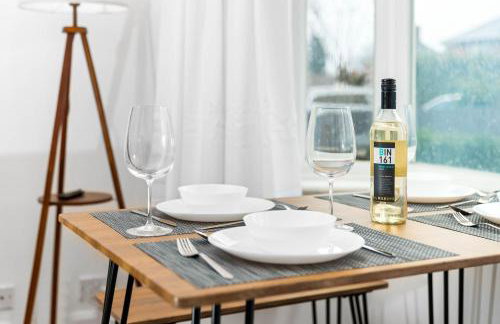 3 Bedroom House - Garden - Parking - Interior Designed - Netflix - Wifi - 52H - Foto 4