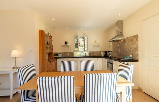 Villa in Montbrun With Pool and Mountain Views - Photo 9