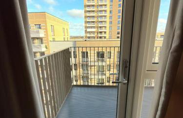 Modern 2 Bed - 2 Bath Flat near Central London with Parking Space - Foto 13