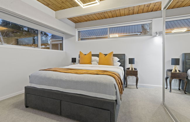 Hilltop Country Retreat with Seaviews - Foto 7