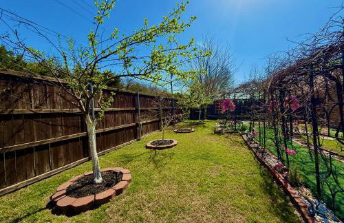 Luxury 5BR Retreat, Kid's Playroom! Near Lake Hubbard, Vineyard Views - Foto 6