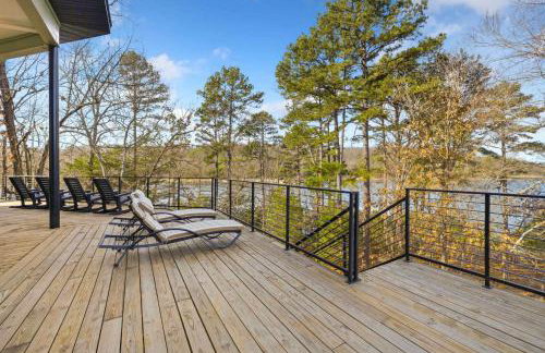 Lakeside Luxe-Lake Access-Hot Tub-Amazing Patio - Foto 31