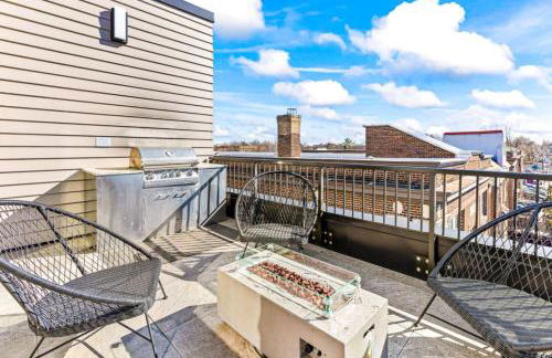 Luxurious 2BR Retreat near Downtown with Roofdeck and Gym - Foto 46