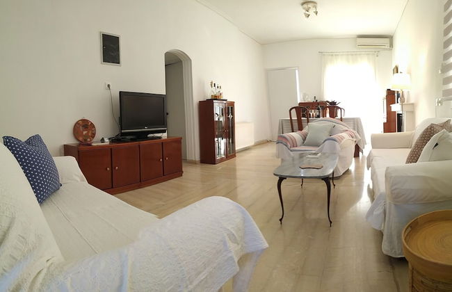 Charming 2-bed Vacation House in Lagonisi Attikis - Photo 14