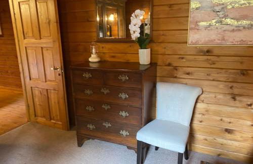 3 Bedroom Lodge Hotub pool in Horsley Surrey UK - Photo 73