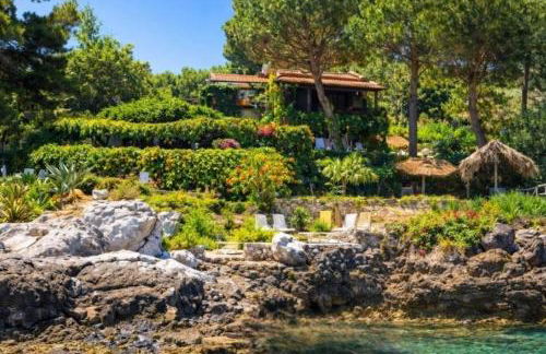 Alle due Torri, villa sulla roccia a picco sul mare - Foto 1