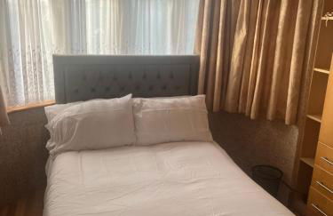 TJ Homes - One double bed room with garden view - Next to tube station - Foto 9