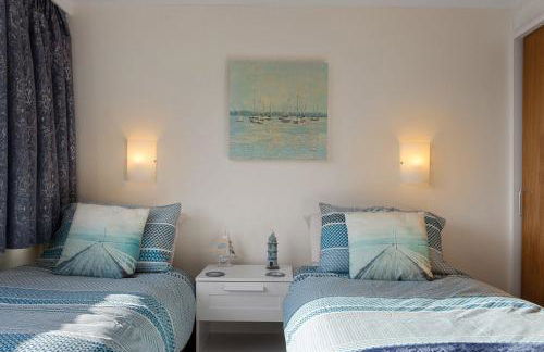 Baywatch Sea View Retreat - Photo 27