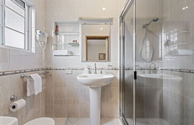 Birds 'n' Bloom Cottages - Photo 63