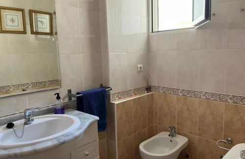 MET Oliva Nova Playa chalet grande con jardín MET a 5 minutos y a 3 de la playa - Photo 32