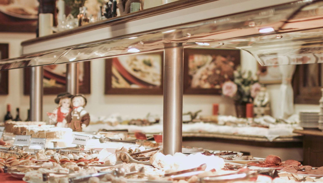 Jantar alemão e espetáculo em Nova Petrópolis