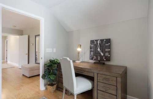 15 Minutes to Asheville! Spacious 7BR Luxury Home | Pool | Hot Tub | Game Room - Foto 40